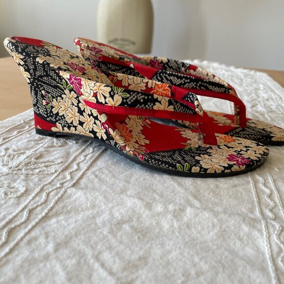 Japanese Wedge Sandals - Geta Style Strap - Picture 2 of 7